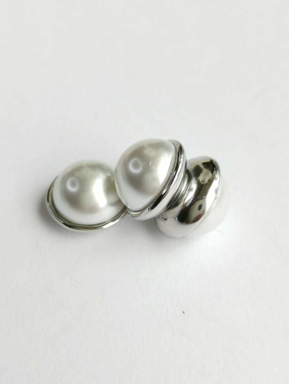 Magnetic Faux Pearl  Earrings Pure White 13mm 🆕